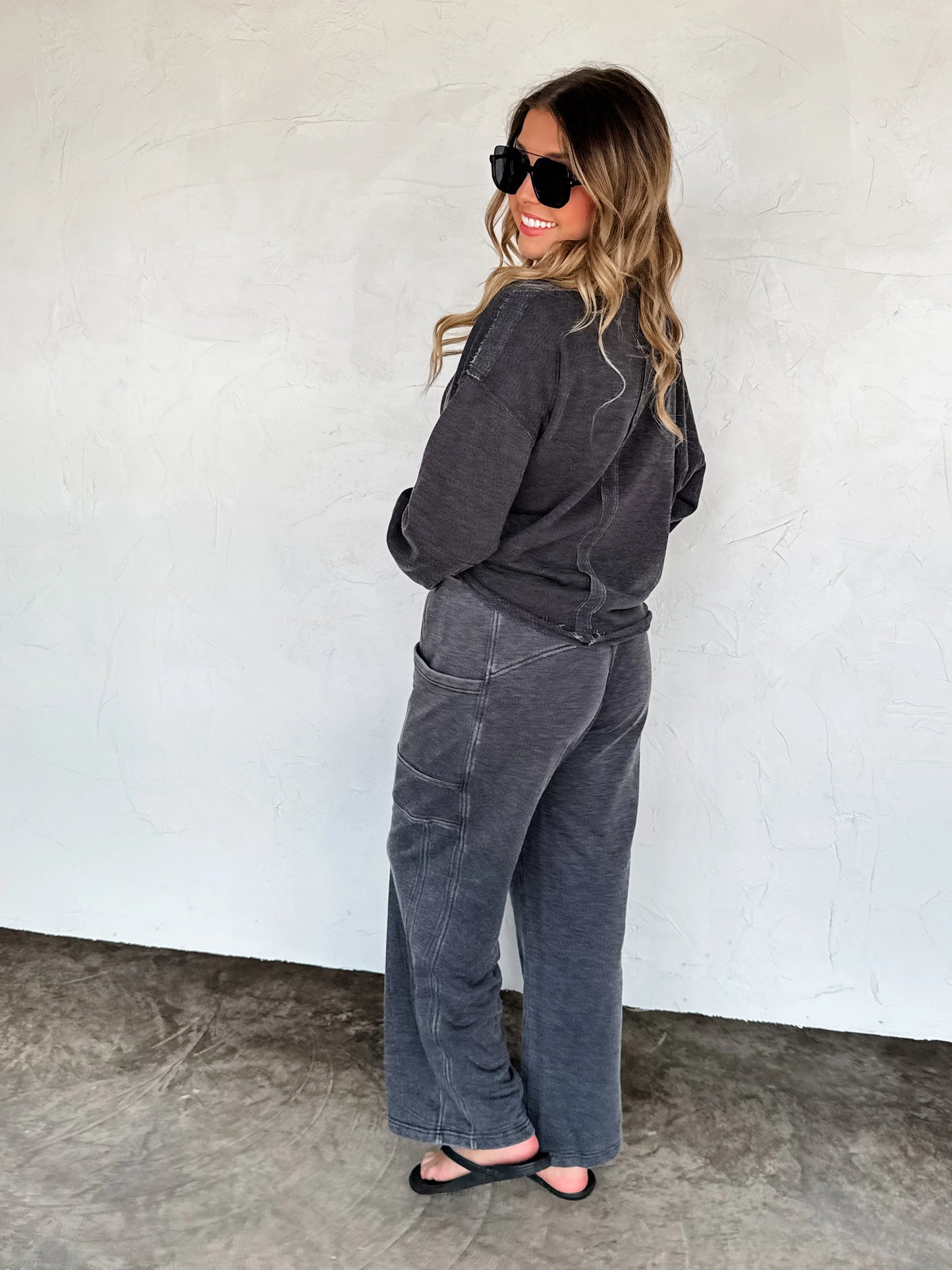 Faded Feels V-neck Pullover