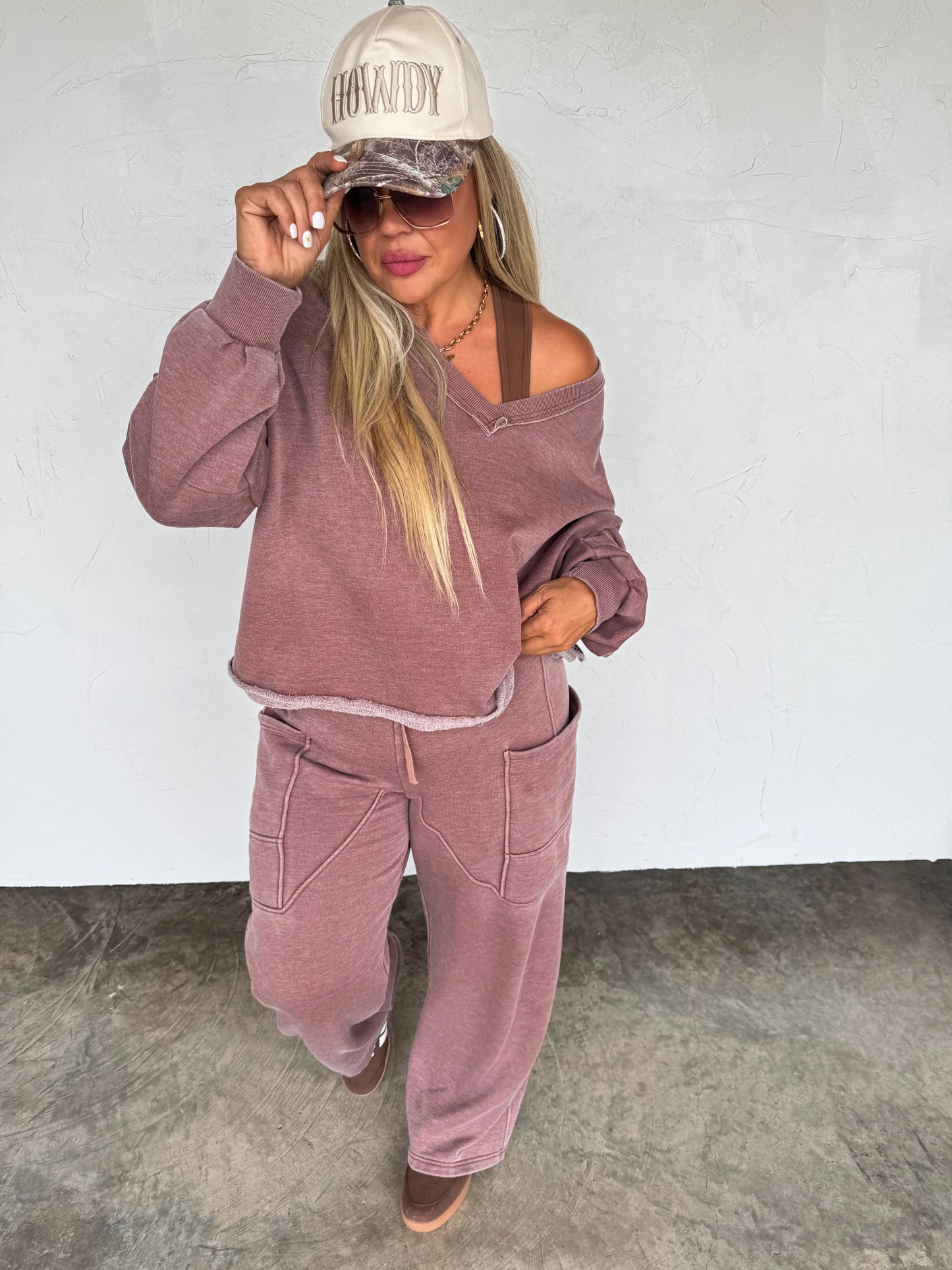 Faded Feels V-neck Pullover