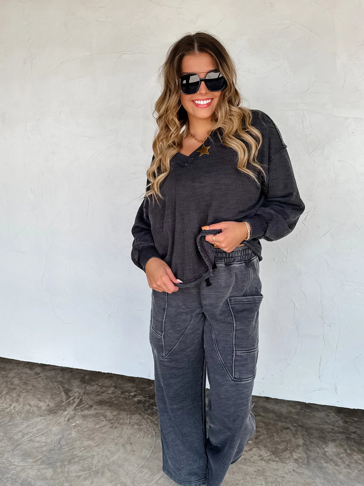 Faded Feels V-neck Pullover