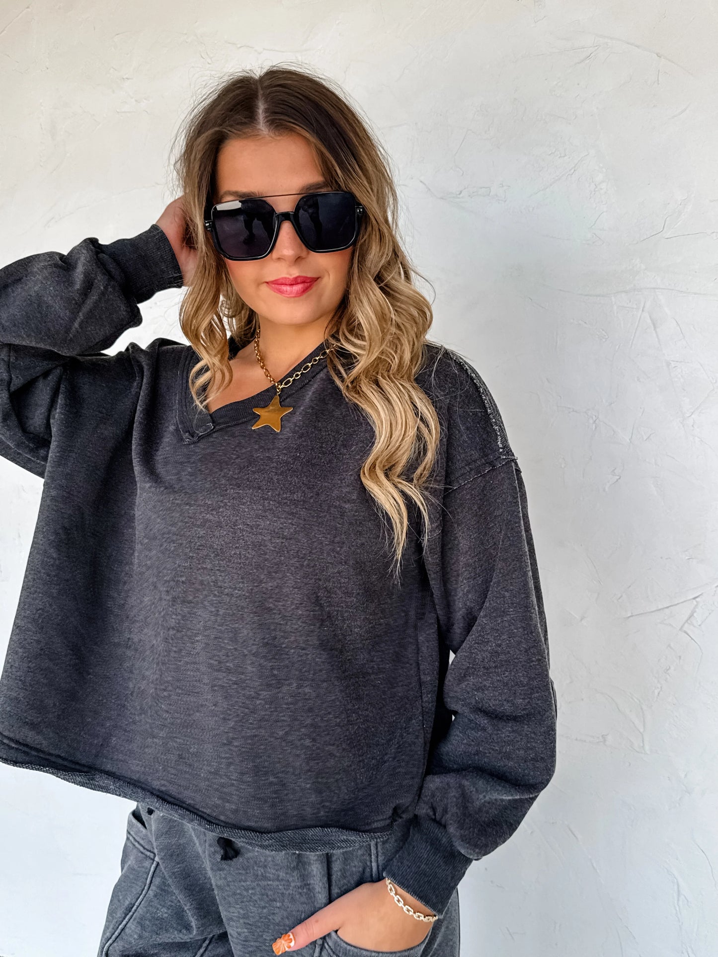 Faded Feels V-neck Pullover