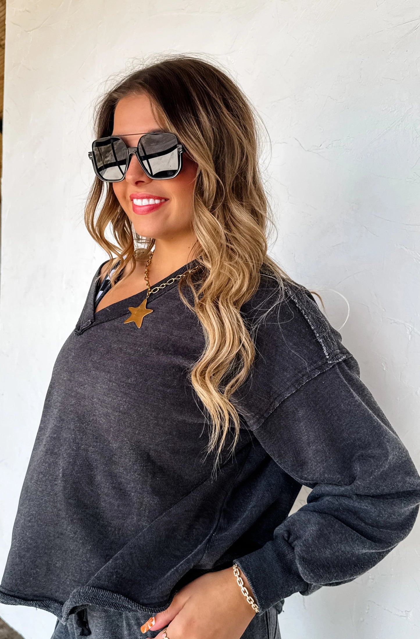 Faded Feels V-neck Pullover