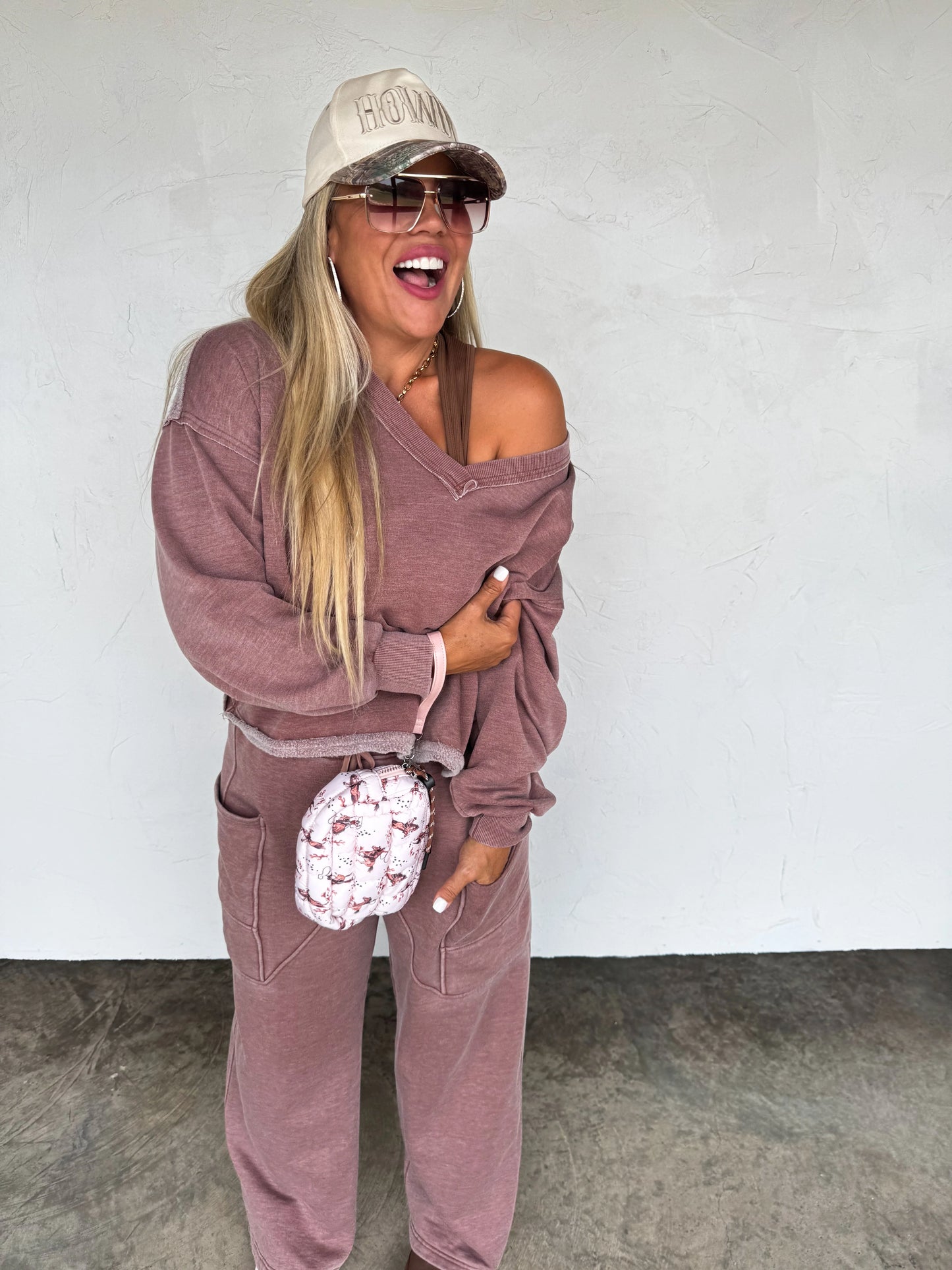 Faded Feels V-neck Pullover