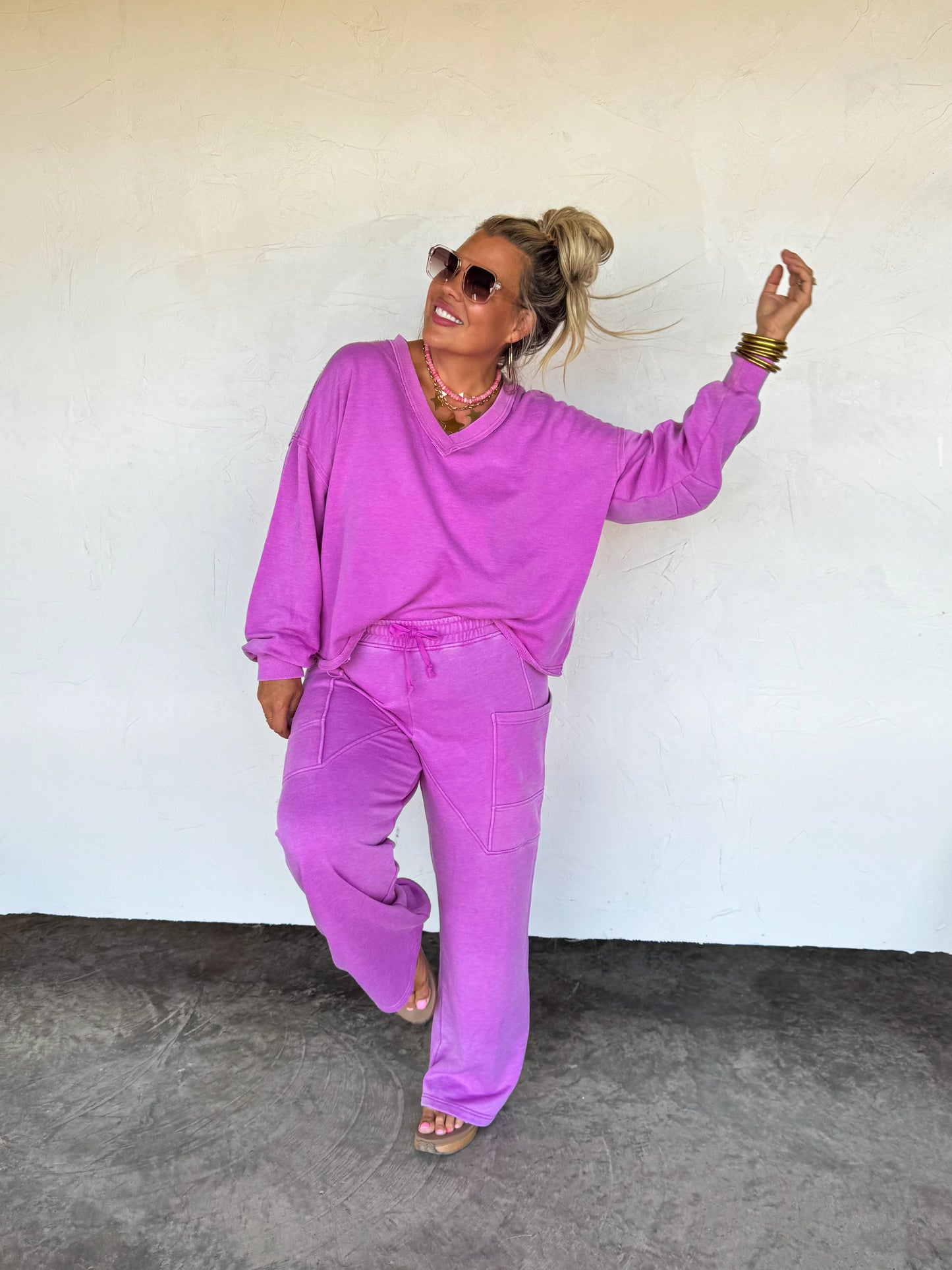 Faded Feels V-neck Pullover